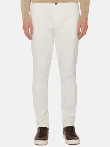 Boggi Milano Slim fit Chino Pants in White: front