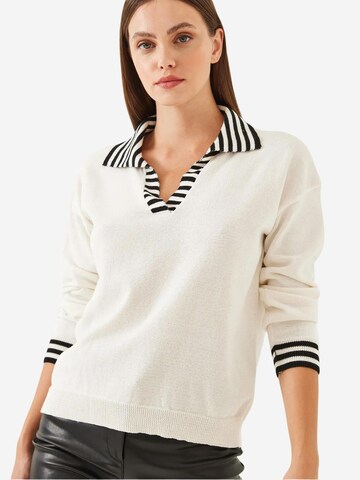 Bianco Lucci Sweater in Beige