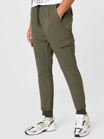 Effilé Pantalon cargo 'Oliver' JUST JUNKIES en vert : devant