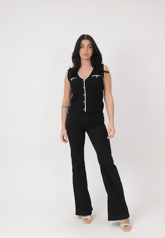 Elara Strikvest i sort