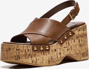 Bershka Sandaalit värissä ruskea: etupuoli