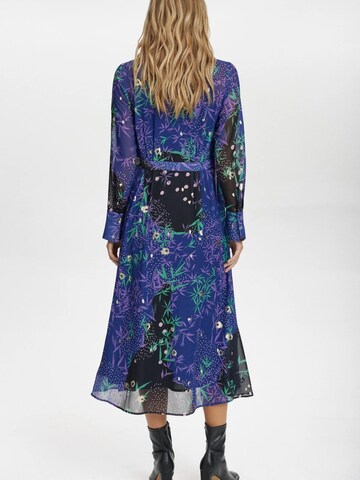 Robe 'Kyndall' NÜMPH en bleu