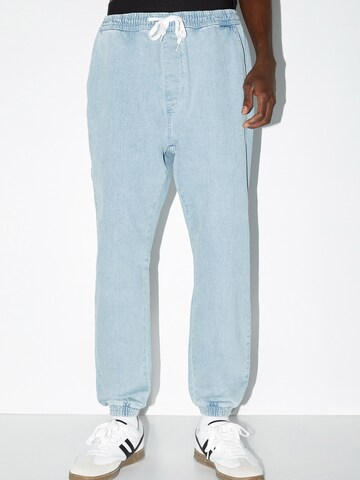 Pull&Bear Tapered Jeans in Blau