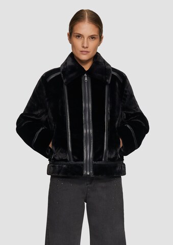 s.Oliver BLACK LABEL Übergangsjacke in Schwarz: Vorderseite
