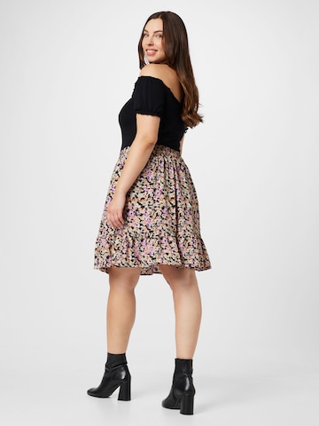 PIECES Curve Skirt in Black
