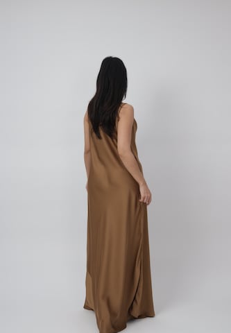 Elara Abendkleid in Braun