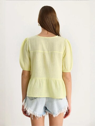 Camicia da donna di Bianco Lucci in giallo