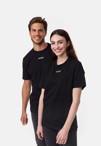 smiler. Shirt 'laugh.' in Black: front
