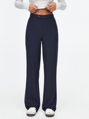 Loosefit Pantalon à plis Pull&Bear en bleu : devant