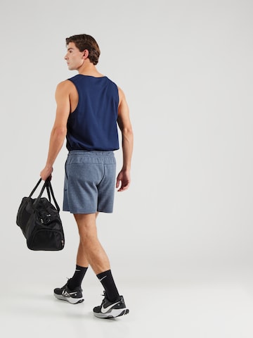 NIKEregular Sportske hlače 'PRIMARY' - plava boja: stražnji dio