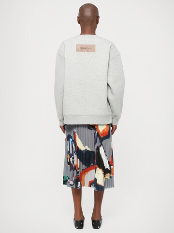 Munthe Sweatshirt 'ROULA' in Grau