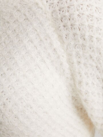 Bershka Sweater in White