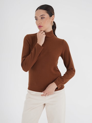 FRESHLIONS Sweater in Brown: front