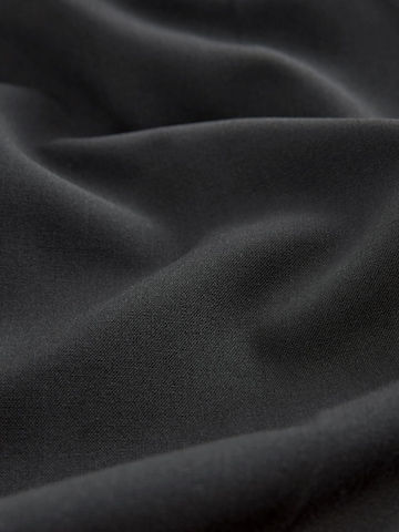 Slimfit Pantaloni con piega frontale di Next in nero