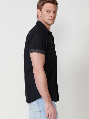 Regular fit Camicia di KOROSHI in nero