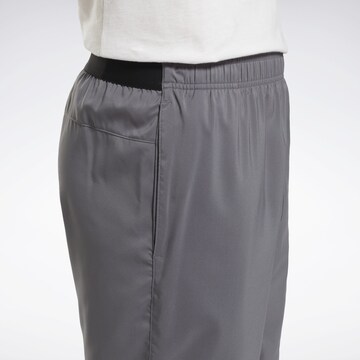 Regular Pantalon de sport Reebok en gris