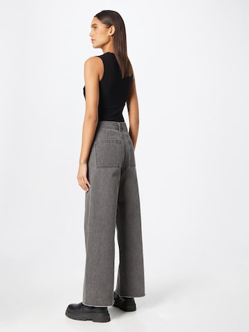 Wide Leg Jean Goldgarn en gris