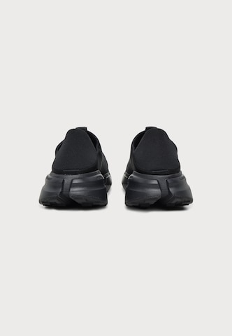 Scarpa da corsa 'Cloudsoma Moc' di On in nero