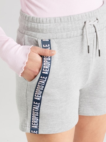 Regular Pantalon AÉROPOSTALE en gris