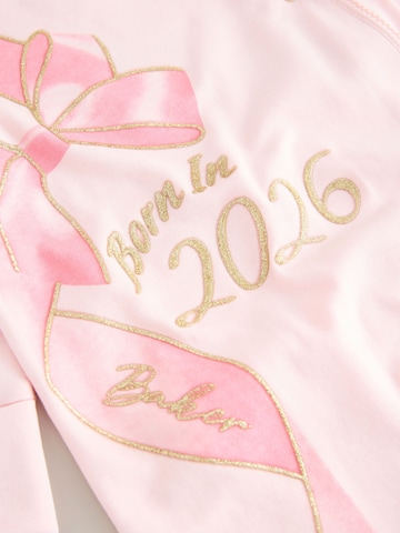 Baker by Ted Baker Пижама 'Born in 2026' в Ярко-розовый
