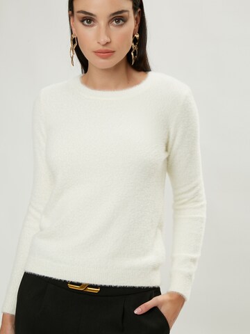 Influencer Sweater in White