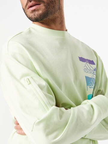 ADIDAS SPORTSWEAR - Sweatshirt de desporto em verde