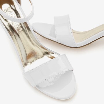 LASCANA Strap sandal in White