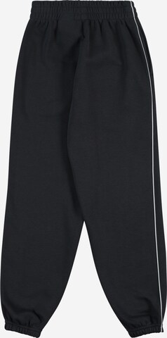 Nike Sportswear Tapered Hose in Schwarz