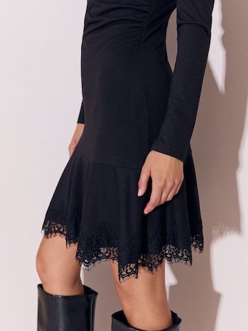 Rochie de la Lipsy pe negru