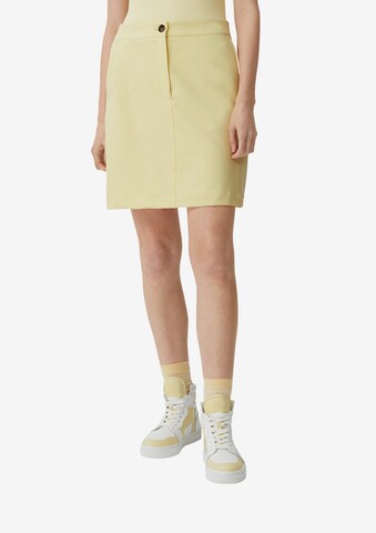 comma casual identity - Falda en amarillo: frente