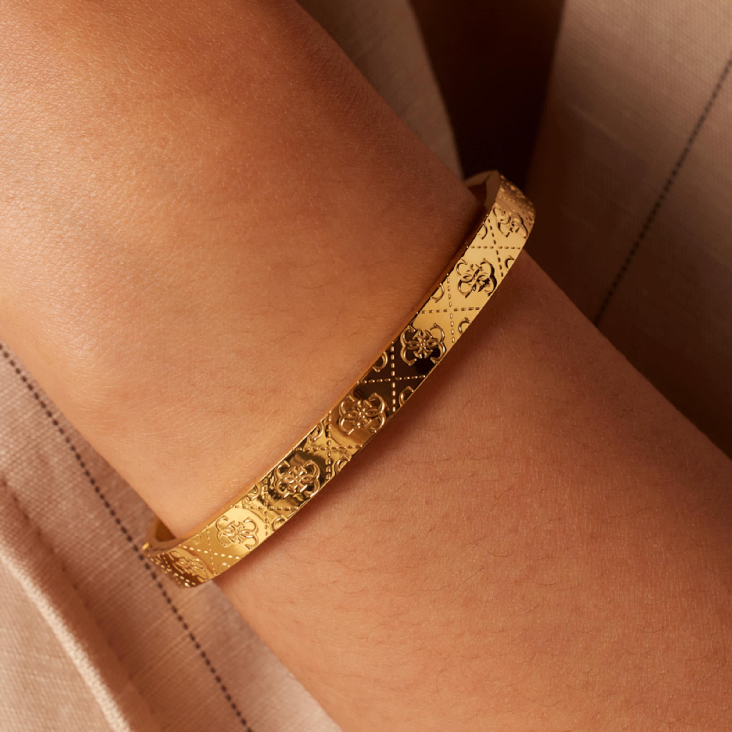GUESS Bracelet in Gold