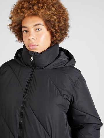 Manteau d’hiver 'CELANORDORA' Vero Moda Curve en noir