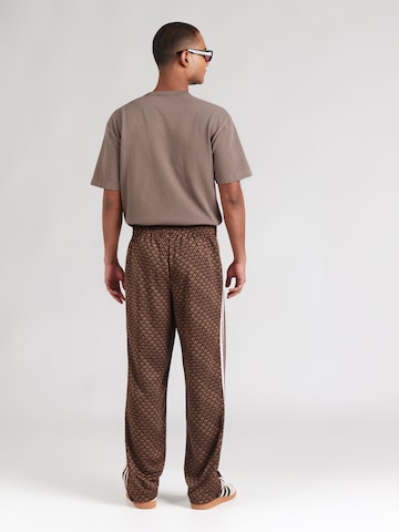 ADIDAS ORIGINALS - Loosefit Pantalón 'FIREBIRD' en marrón