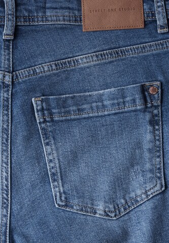 Street One Studio Tapered Jeans im Destroyed-Look in Blau