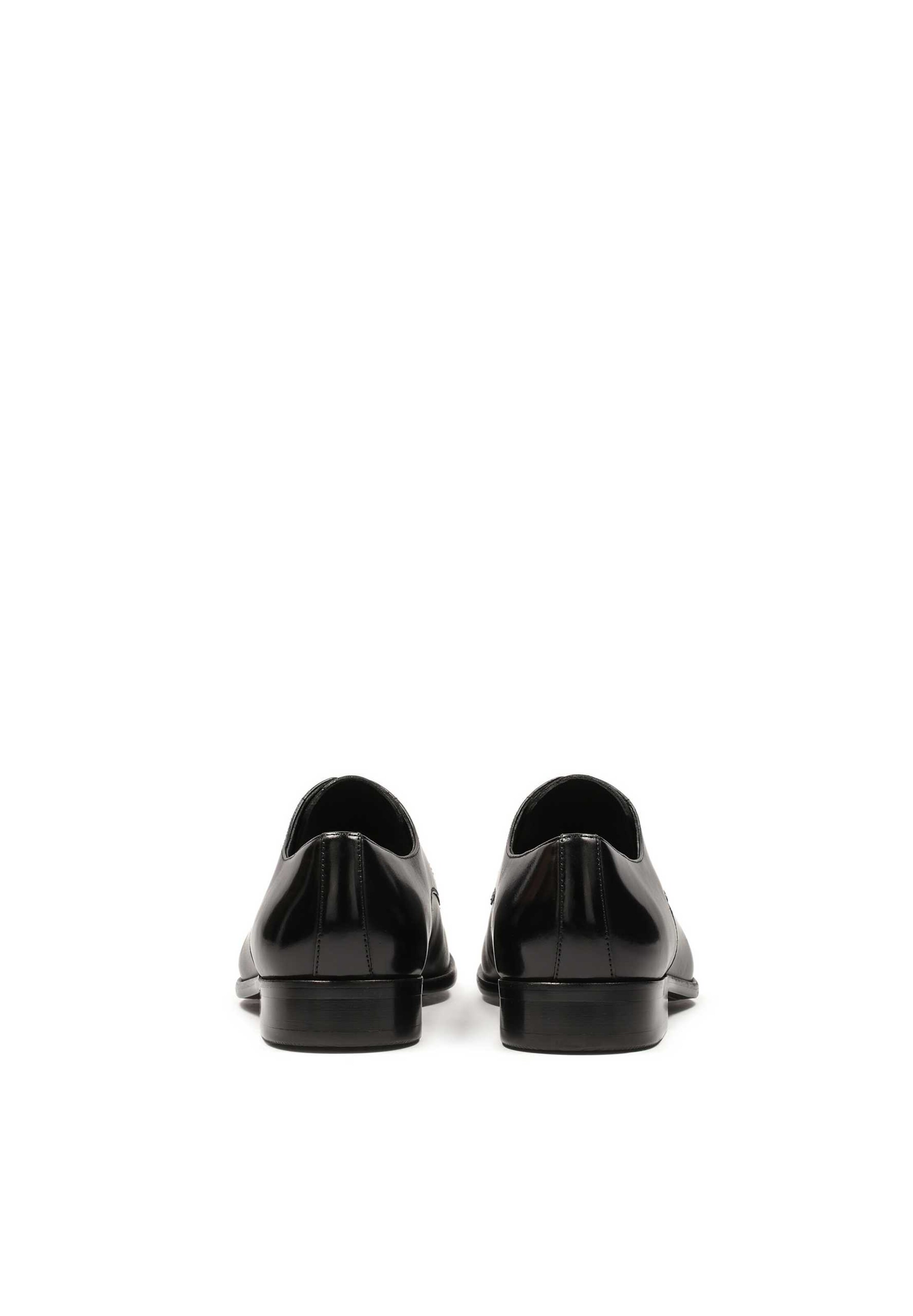 Scarpa stringata di Kazar in nero