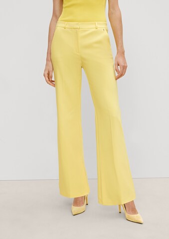 évasé Pantalon à plis COMMA en jaune : devant