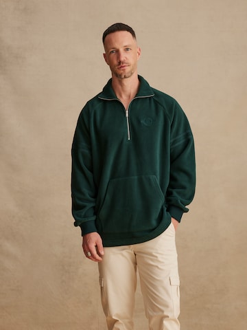 DAN FOX APPAREL Sweatshirt 'Leopold' in Green: front