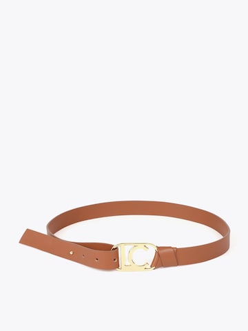 Lola Casademunt Riem in Bruin