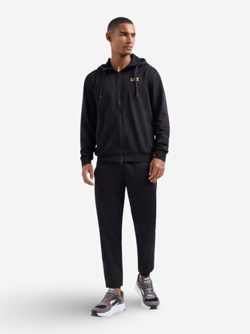 Survêtement EA7 Emporio Armani en noir : devant