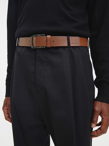 Calvin Klein حزام بلون بني