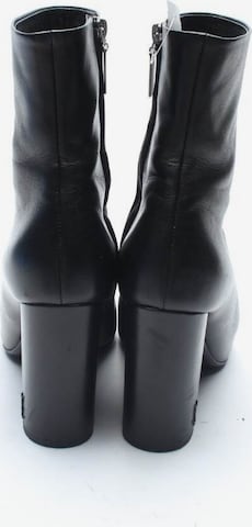 Saint Laurent Dress Boots in 38 in Black