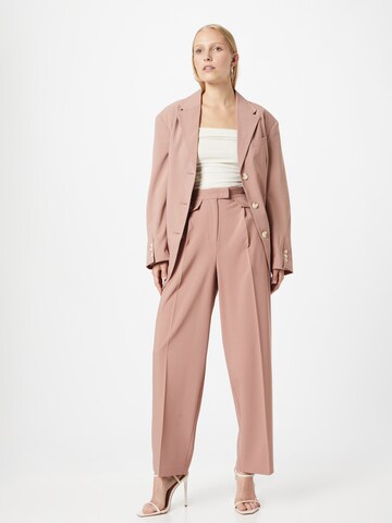 TOPSHOP - Regular Calças com vincos em rosa