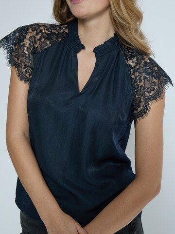 Peppercorn Blouse 'Kia' in Blauw