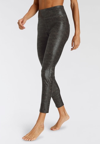 LASCANA Skinny Leggings in Green: front