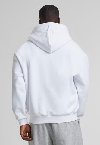 Urban Classics Свитшот в Белый