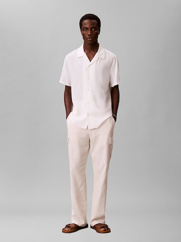 Calvin Klein Jeans Loosefit Cargohose in Weiß