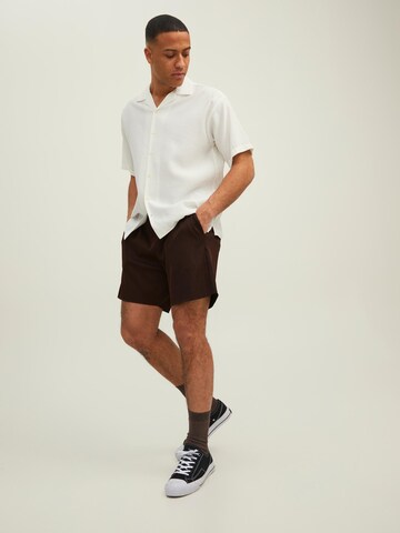 JACK & JONES Loosefit Shorts in Braun