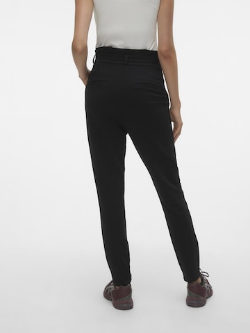 Slimfit Pantaloni con pieghe 'Eva' di Vero Moda Tall in nero