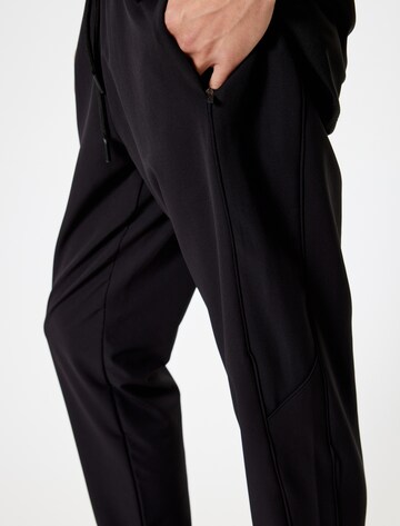Koton Tapered Broek in Zwart