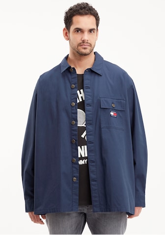 Tommy Jeans Plus Regular fit Button Up Shirt in Blue: front